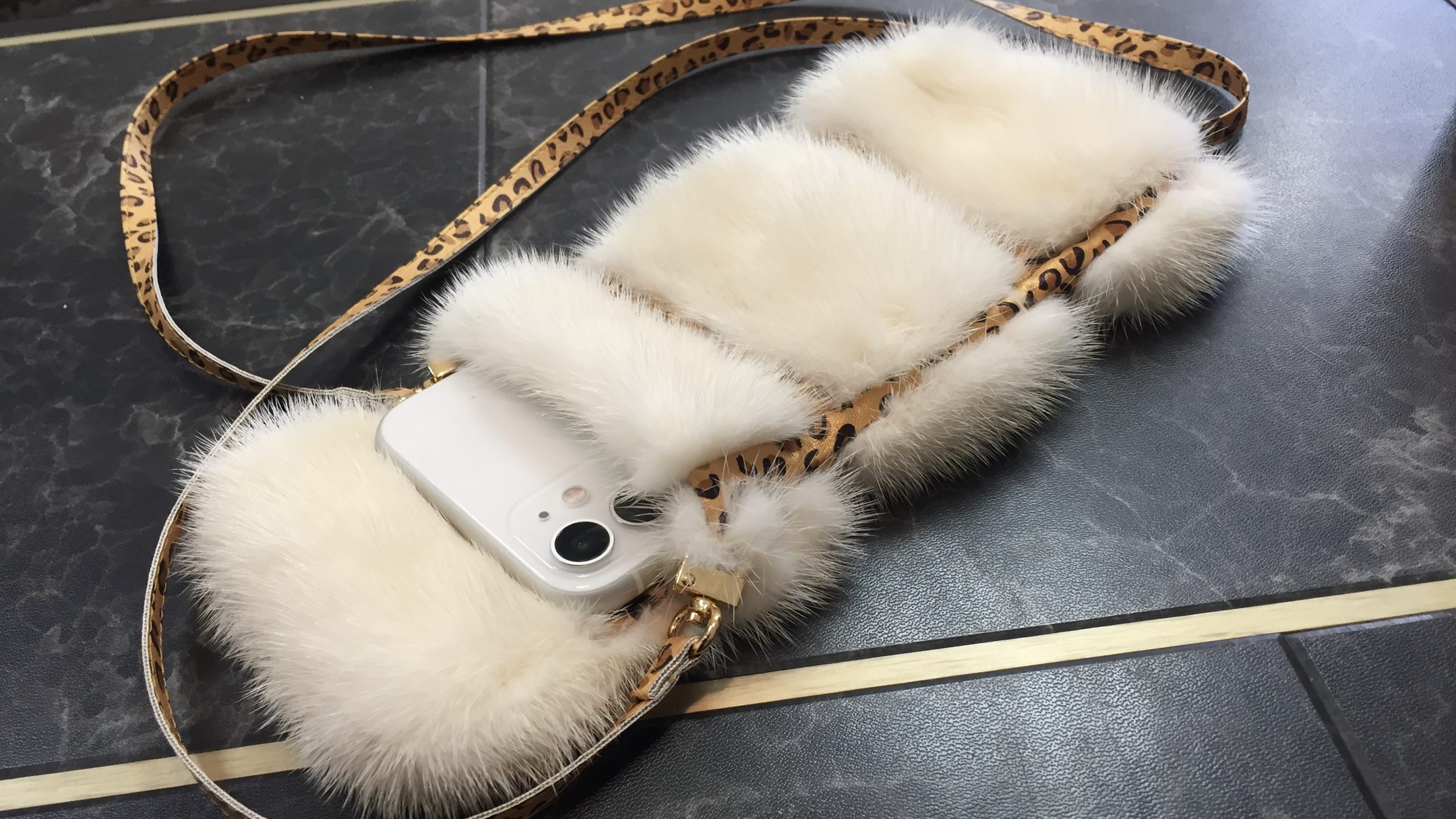 ULMODA Hamburg Blankenese Handytasche