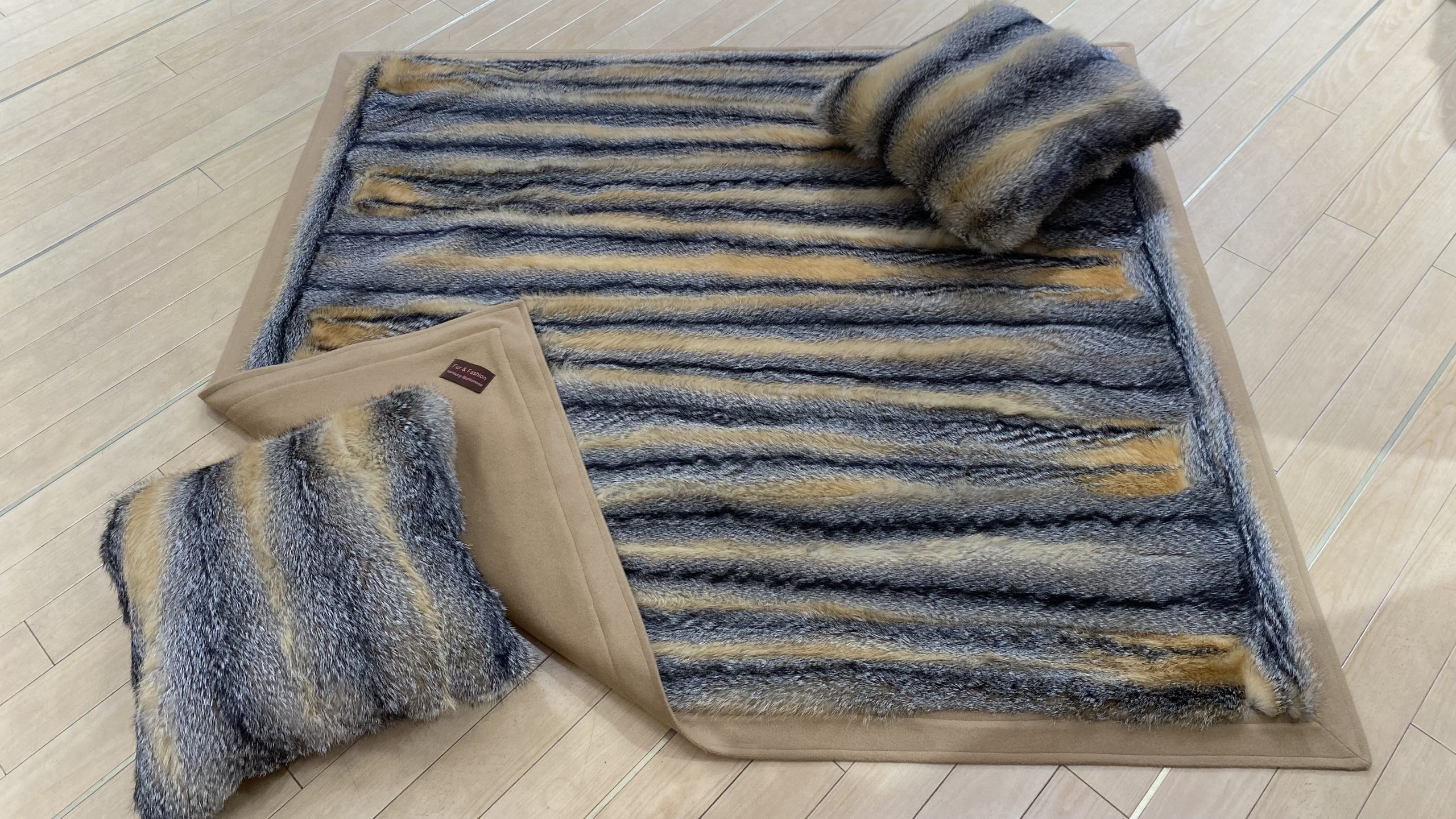 ULMODA Hamburg Blankenese Fuchsdecke mit Stoffrand